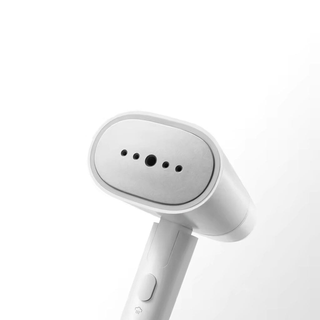 Xiaomi Mijia Handheld Garment Steamer 2 Review: Close up of ceramic glaze heating plate and steam nozzle