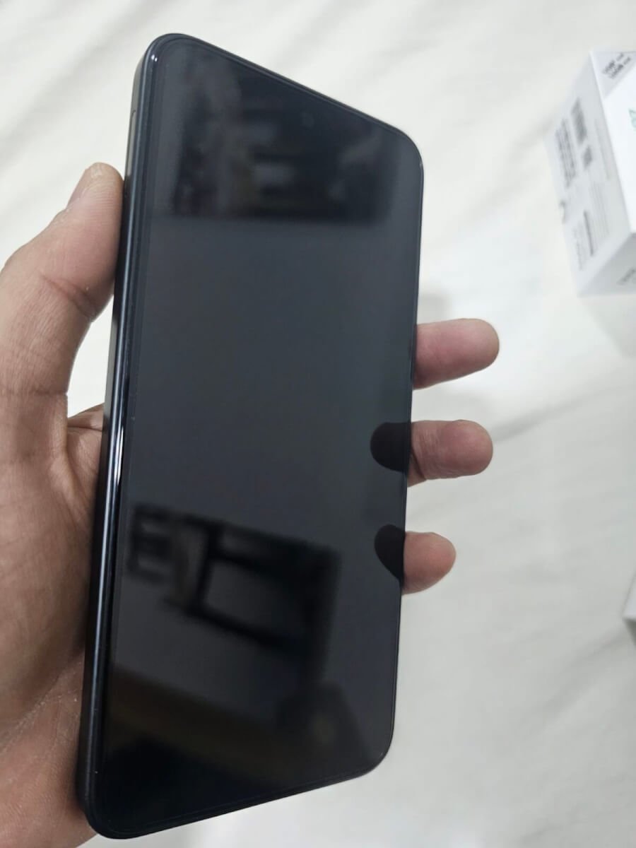 Real unboxing test showing phone back panel and retail package